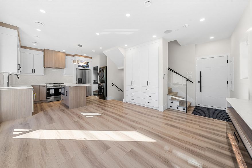 4318 Nanaimo Street