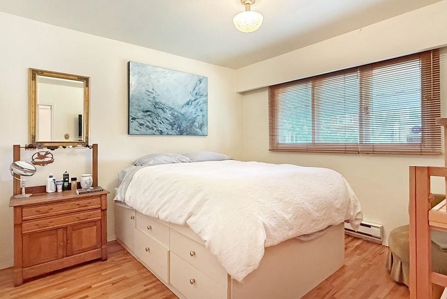 125 E 48th Avenue