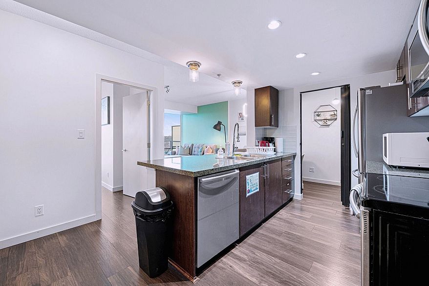 2209 58 Keefer Place