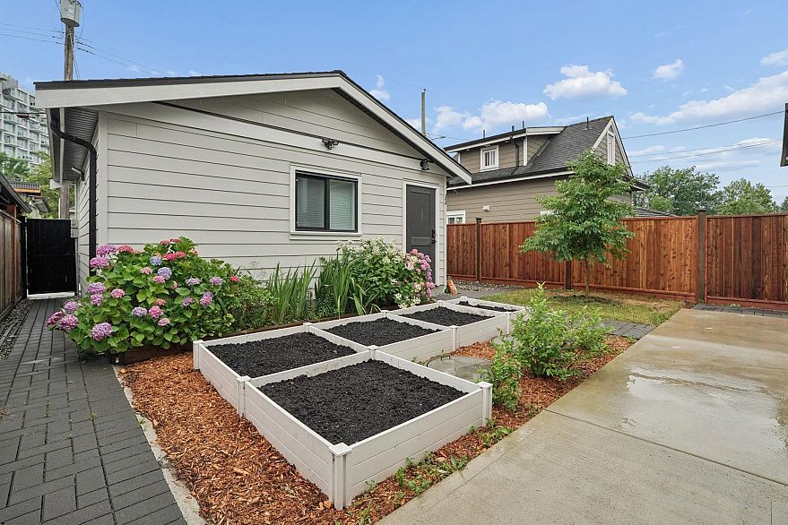 4728 Little Street