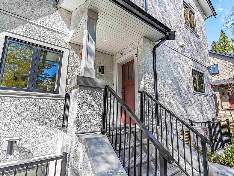 3 4088 Maple Crescent