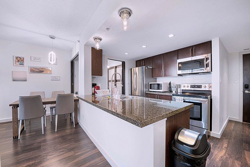 2209 58 Keefer Place
