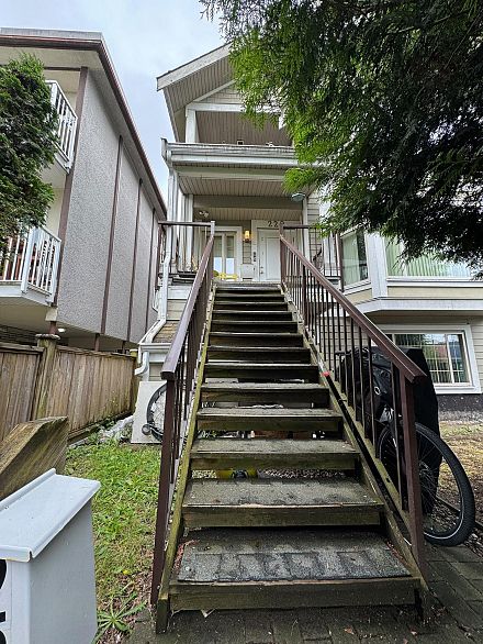 220 E 15th Avenue