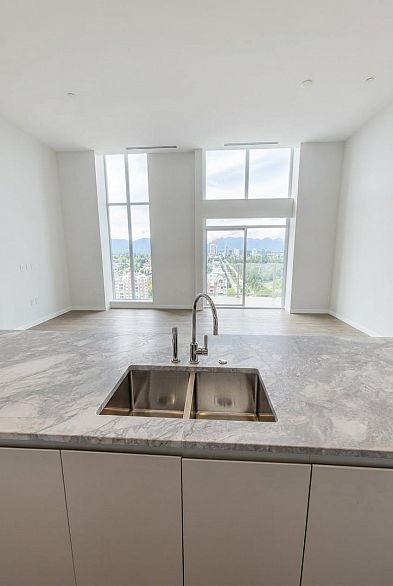 2803 7433 Cambie Street