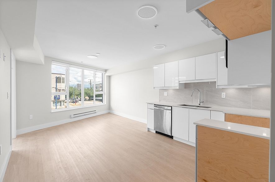 207 3050 Kingsway