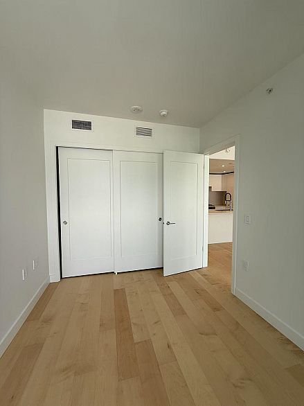 907 135 13th Street E
