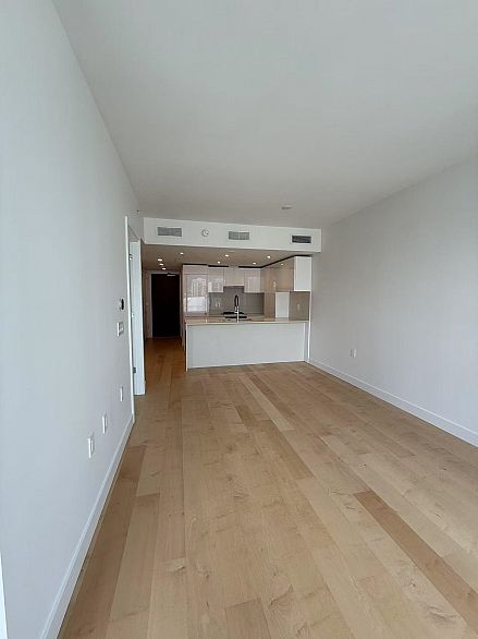 907 135 13th Street E