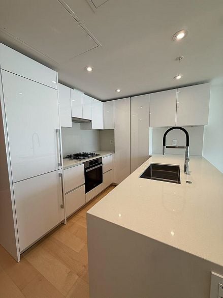 907 135 13th Street E