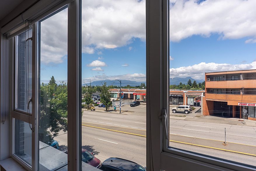 207 3050 Kingsway
