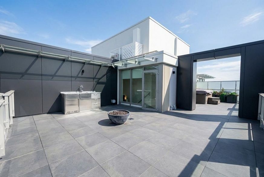 2803 7433 Cambie Street