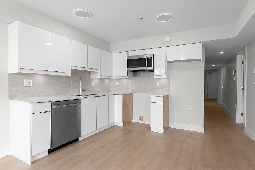 207 3050 Kingsway