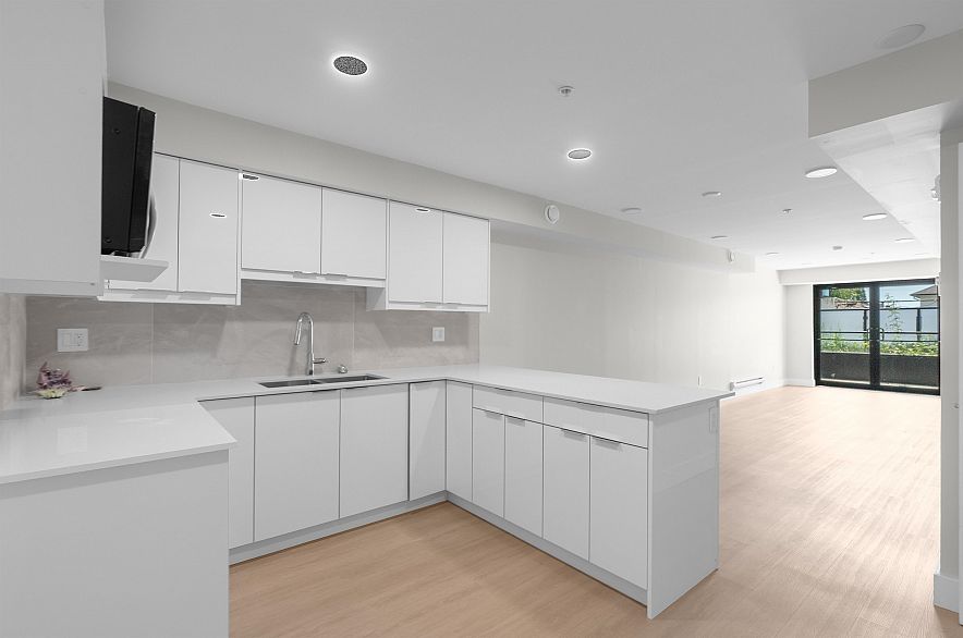207 3050 Kingsway