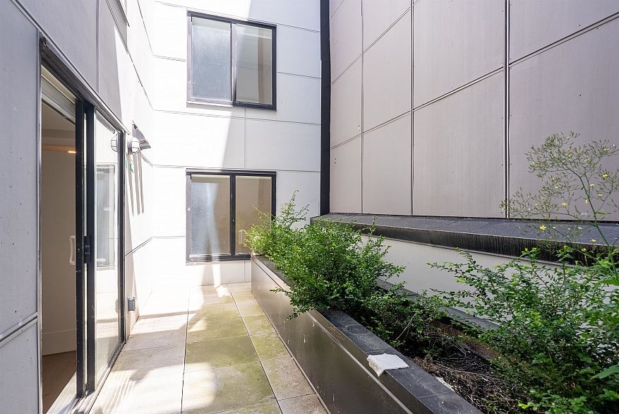 207 3050 Kingsway