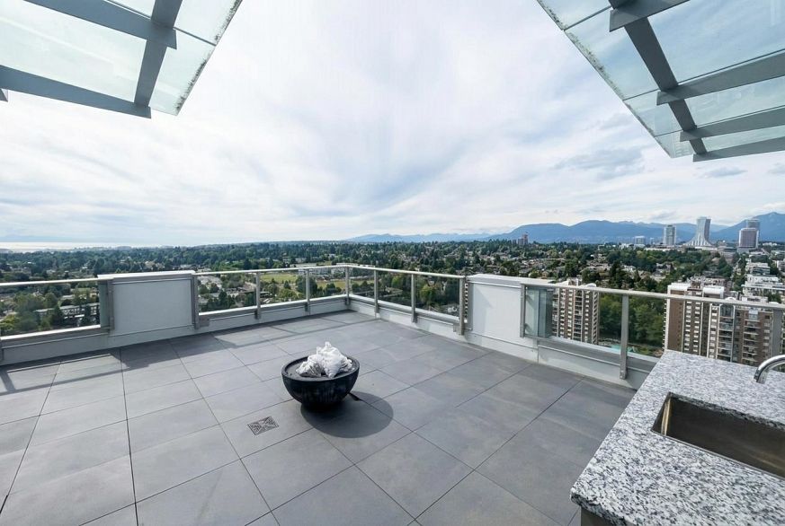 2803 7433 Cambie Street