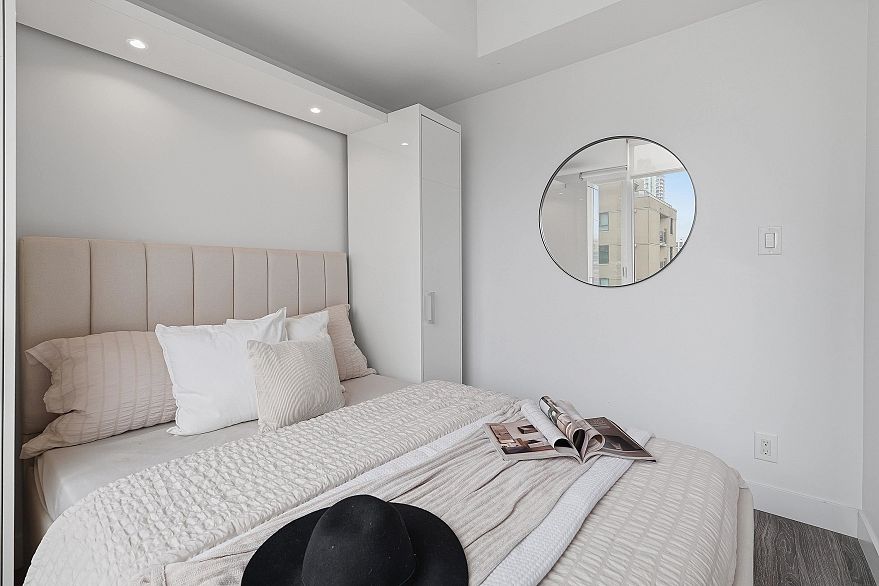 1906 1283 Howe Street