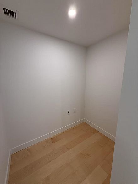 907 135 13th Street E