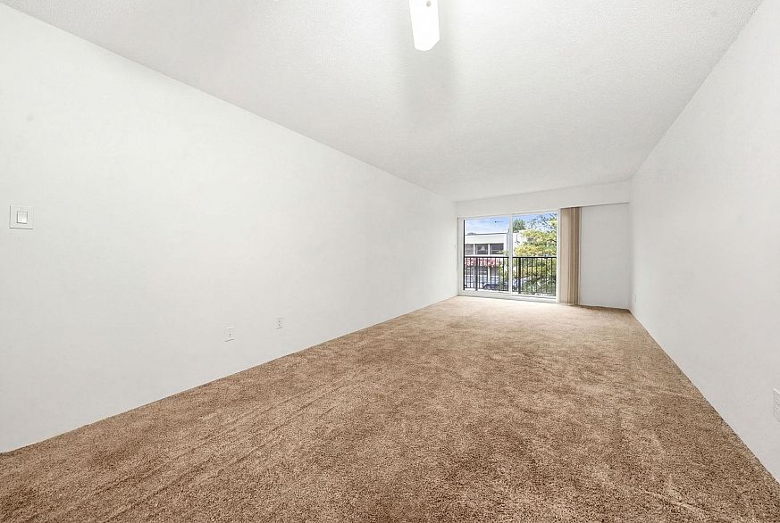 204 3136 Kingsway