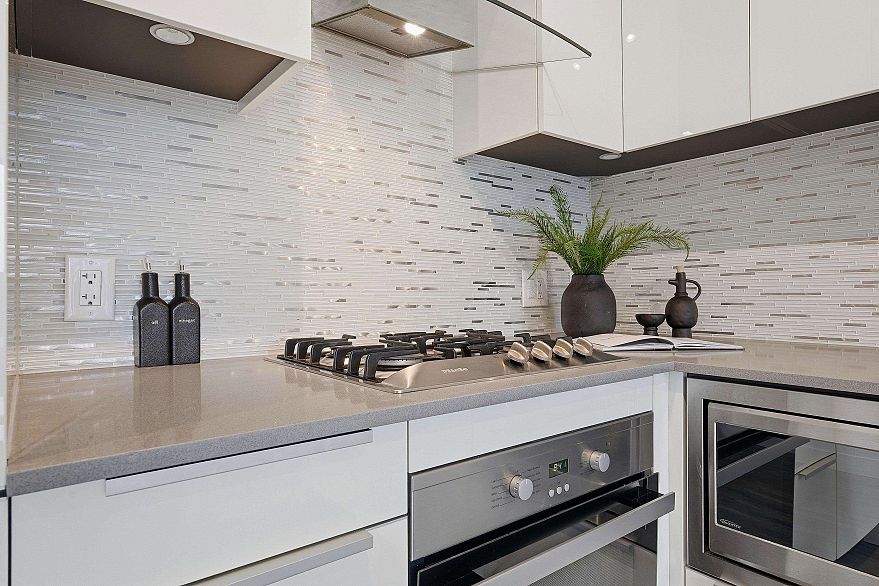 1906 1283 Howe Street