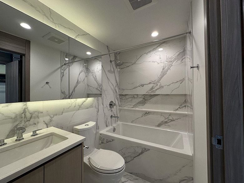 24F 4890 LOUGHEED HIGHWAY, Burnaby BC V5C 0N2