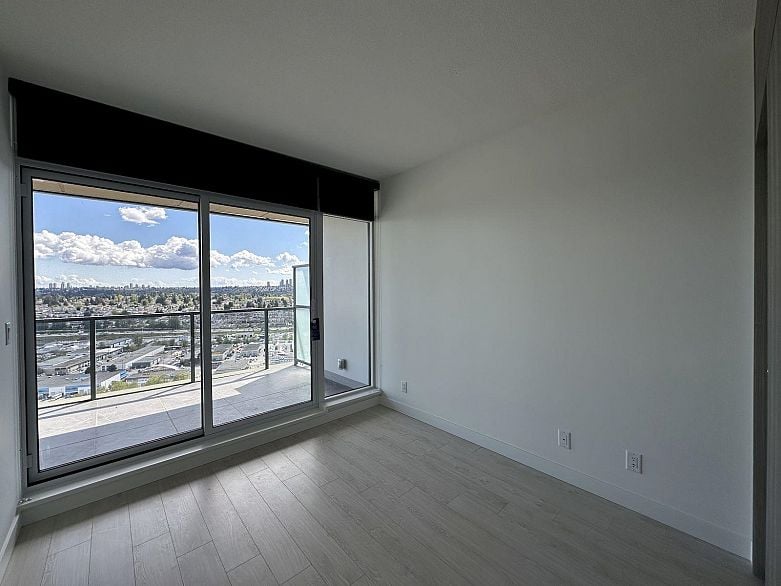 24F 4890 LOUGHEED HIGHWAY, Burnaby BC V5C 0N2
