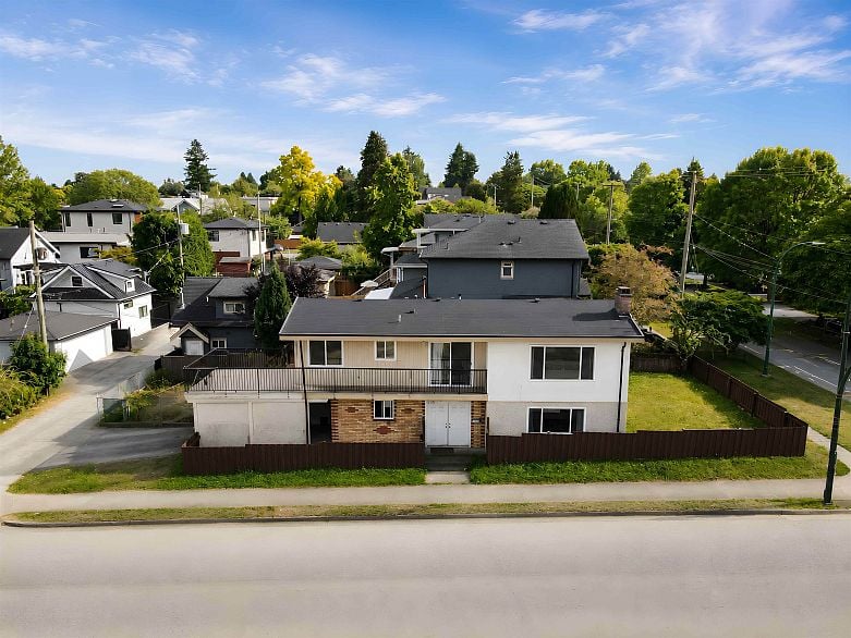 1020 E King Edward Avenue