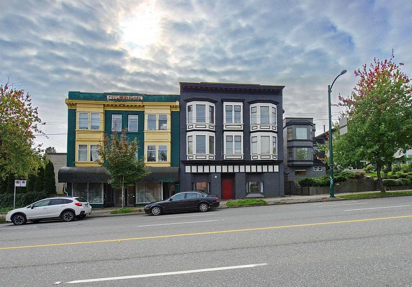 2 862 E Broadway