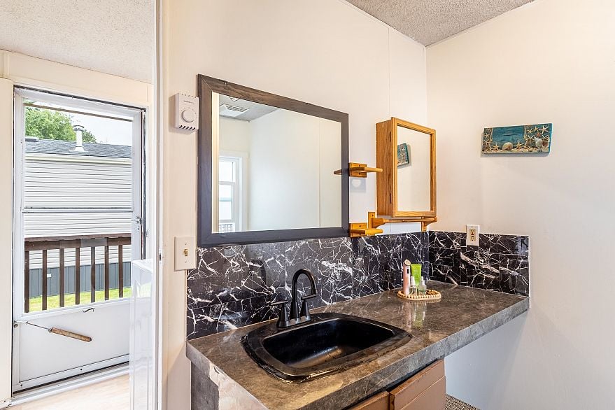 53 1413 Sunshine Coast Highway