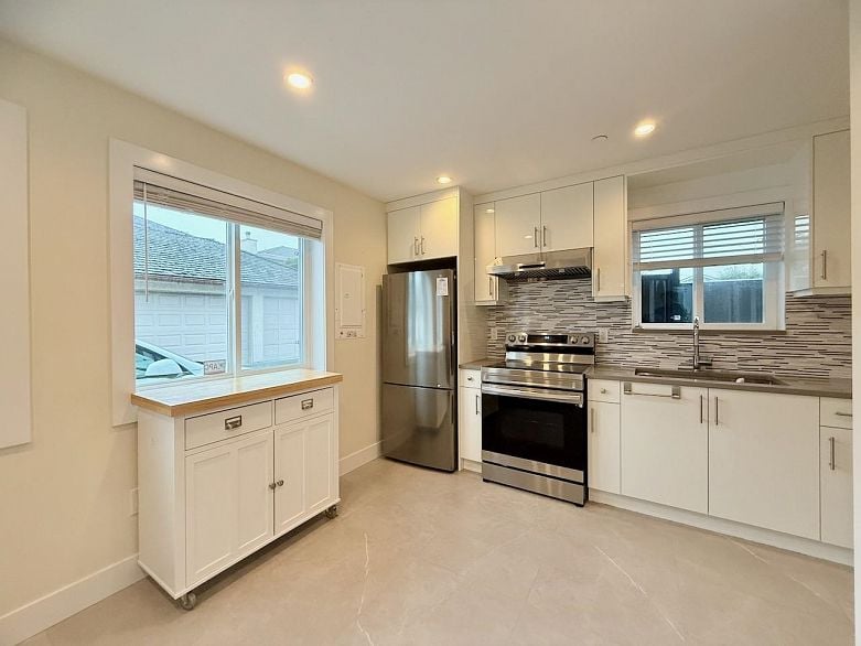 6X W 47TH AVENUE, Vancouver BC V5Y 2X7