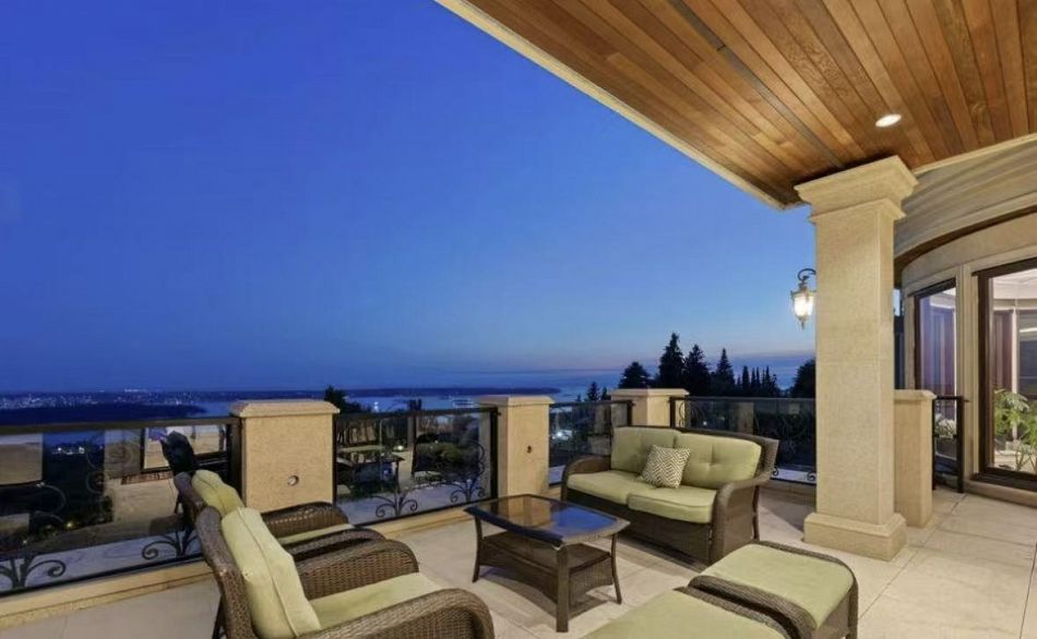 Main and Above 1327 CHARTWELL DR, West Vancouver BC V7S 2R4