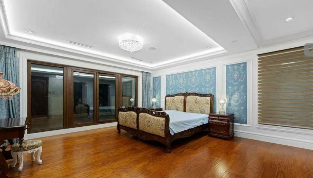 Main and Above 1327 CHARTWELL DR, West Vancouver BC V7S 2R4