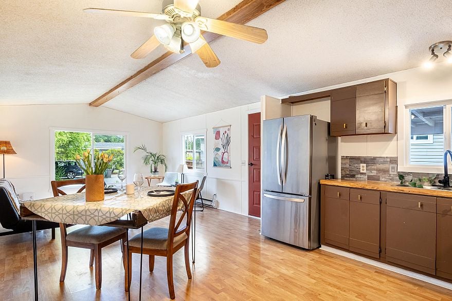 53 1413 Sunshine Coast Highway