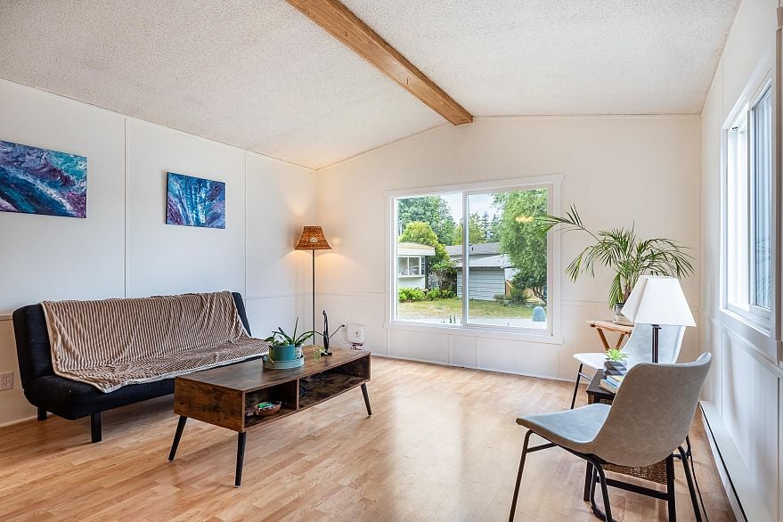 53 1413 Sunshine Coast Highway