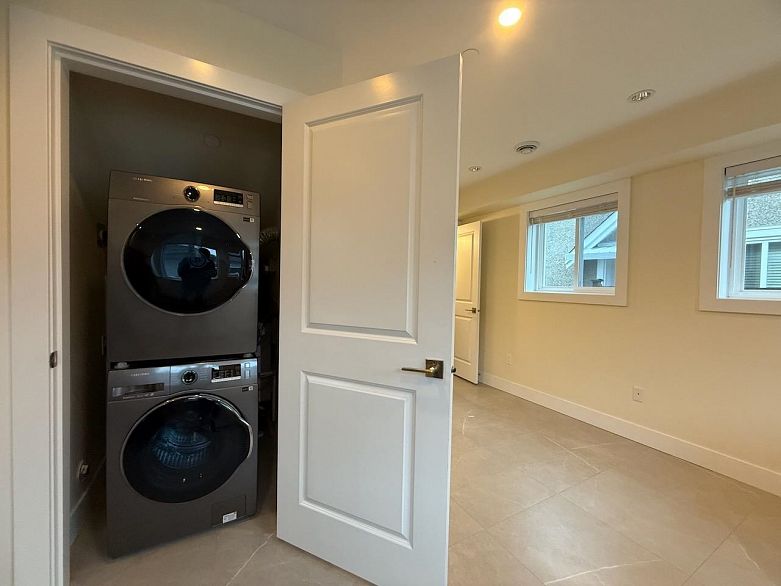 6X W 47TH AVENUE, Vancouver BC V5Y 2X7