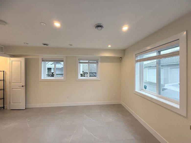 6X W 47TH AVENUE, Vancouver BC V5Y 2X7