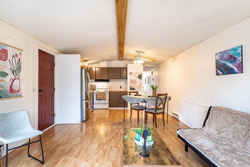 53 1413 Sunshine Coast Highway