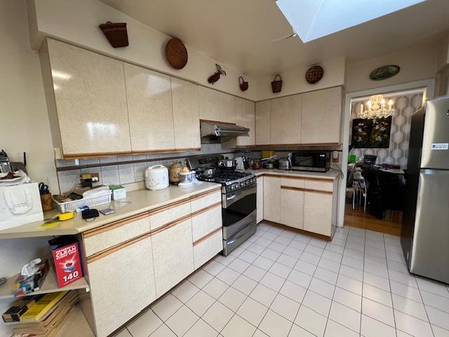 2435 E 38th Avenue