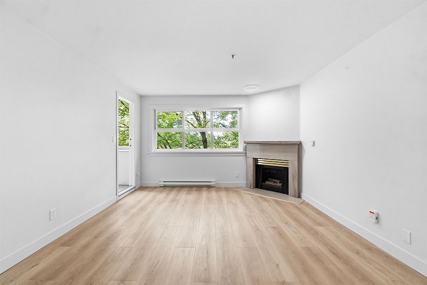 305 2928 Commercial Drive