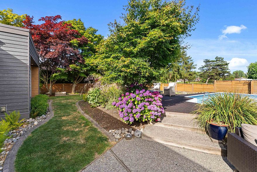894 Eden Crescent