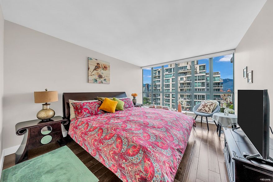 1904 1088 Quebec Street