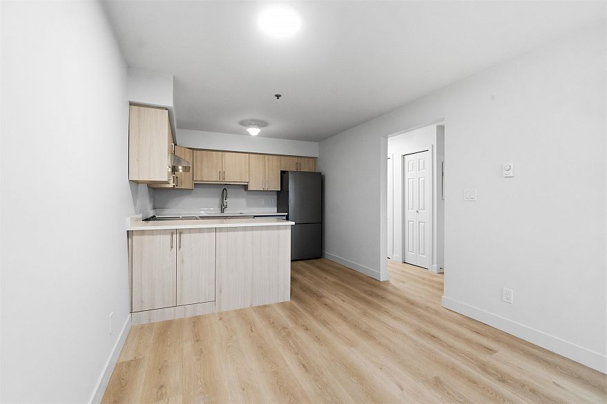 305 2928 Commercial Drive