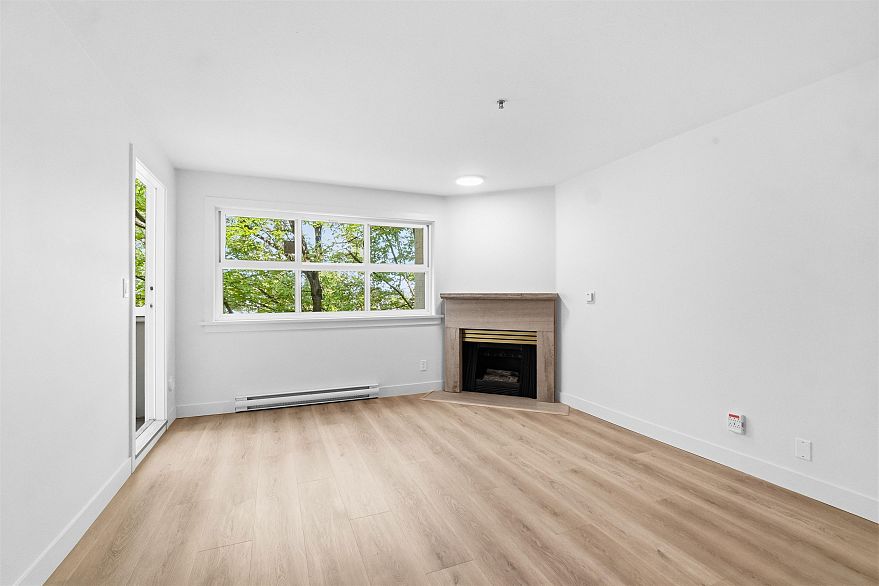 305 2928 Commercial Drive