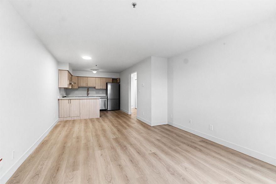 305 2928 Commercial Drive
