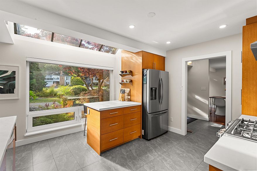 894 Eden Crescent
