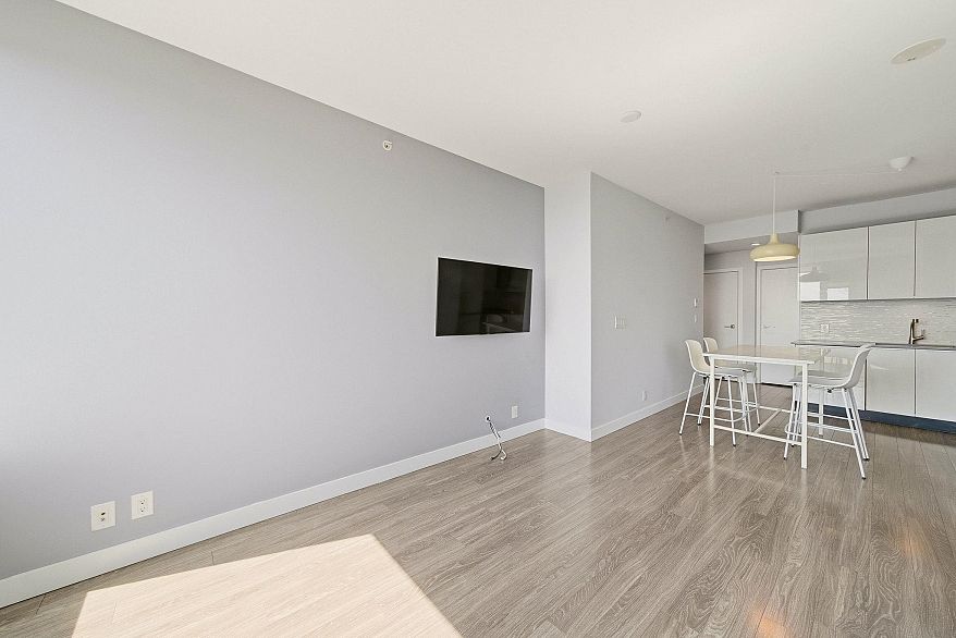 3605 1283 Howe Street