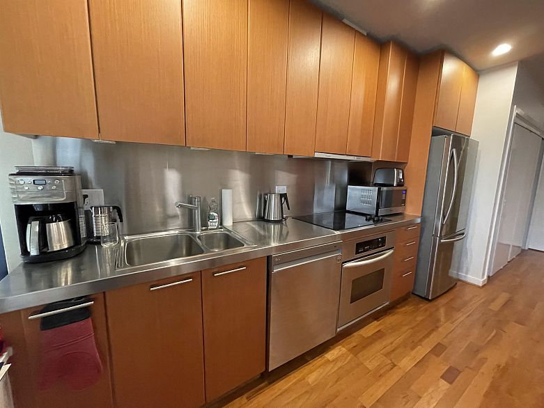 1304 1333 W Georgia Street