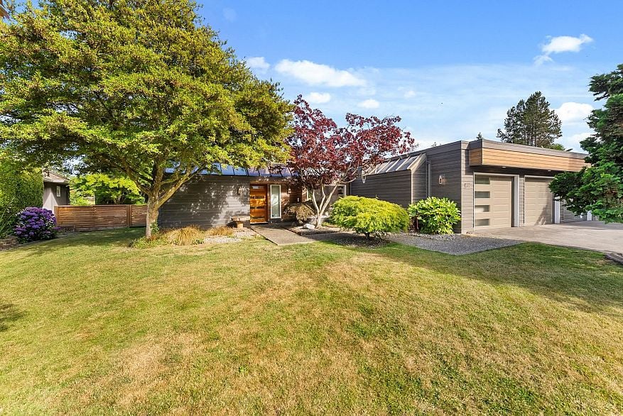 894 Eden Crescent