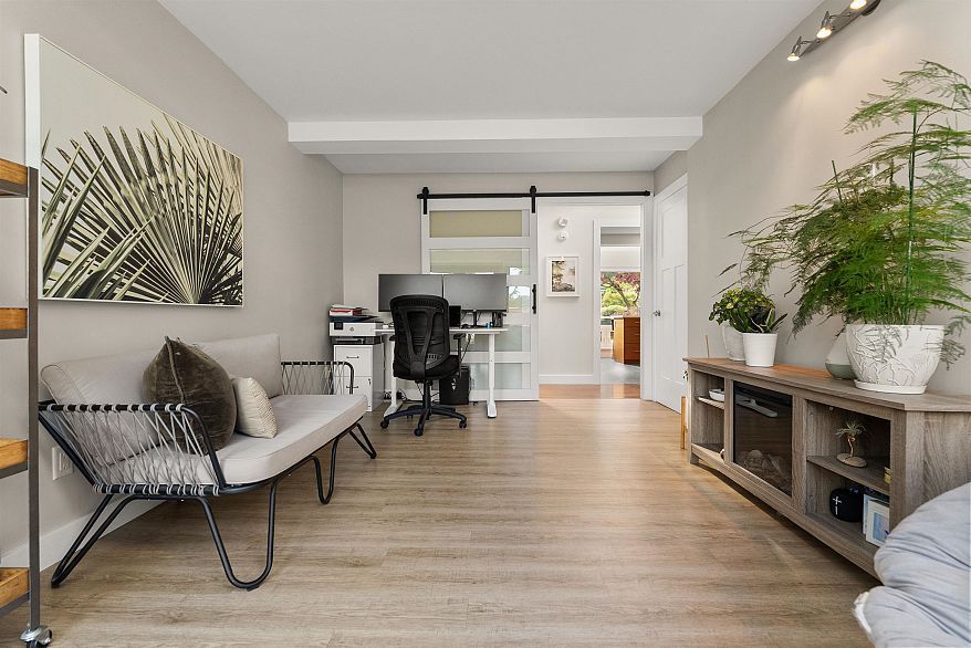 894 Eden Crescent