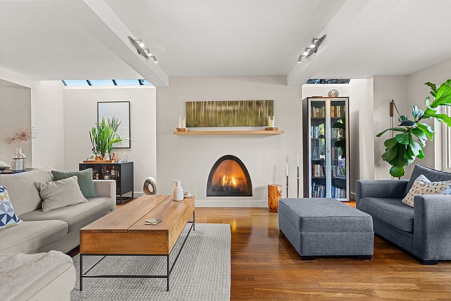 894 Eden Crescent