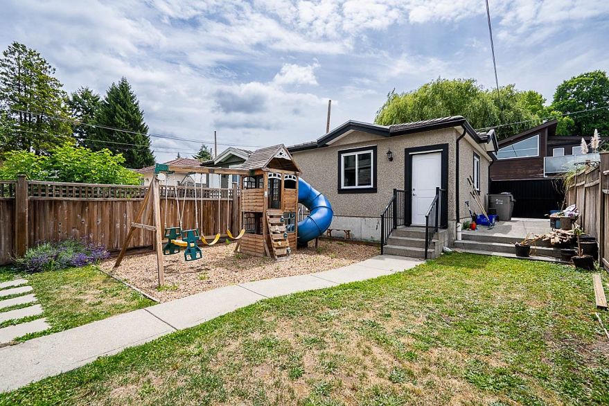 1606 E 29th Avenue