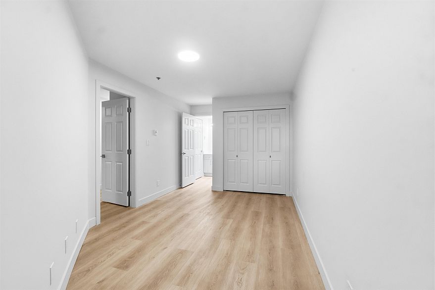 305 2928 Commercial Drive